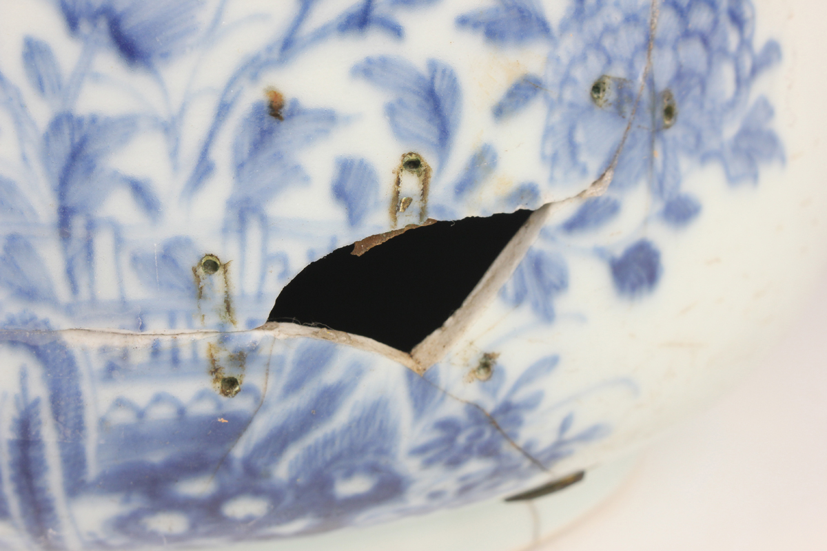 A collection of Chinese porcelain, 18th century and later, including a famille rose export punch - Image 36 of 44