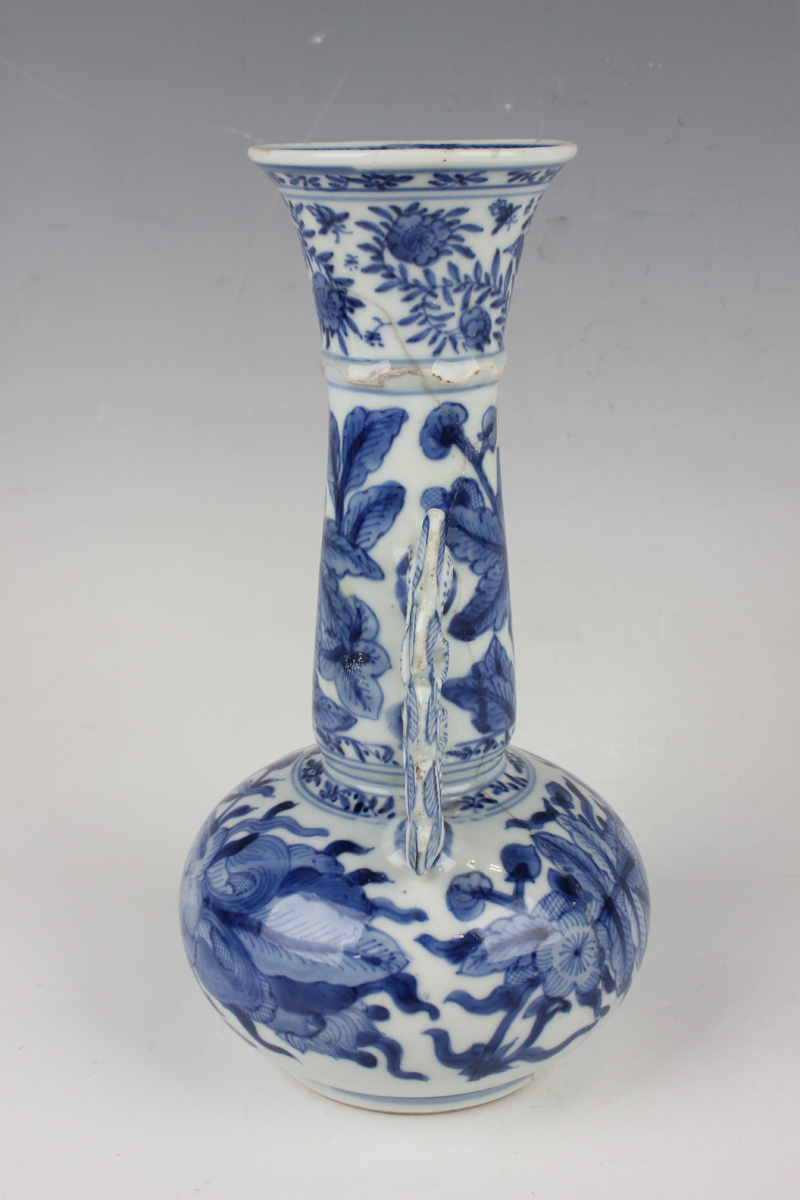A Chinese blue and white export porcelain vase, Kangxi period, of Venetian glass shape, the flared - Image 14 of 16