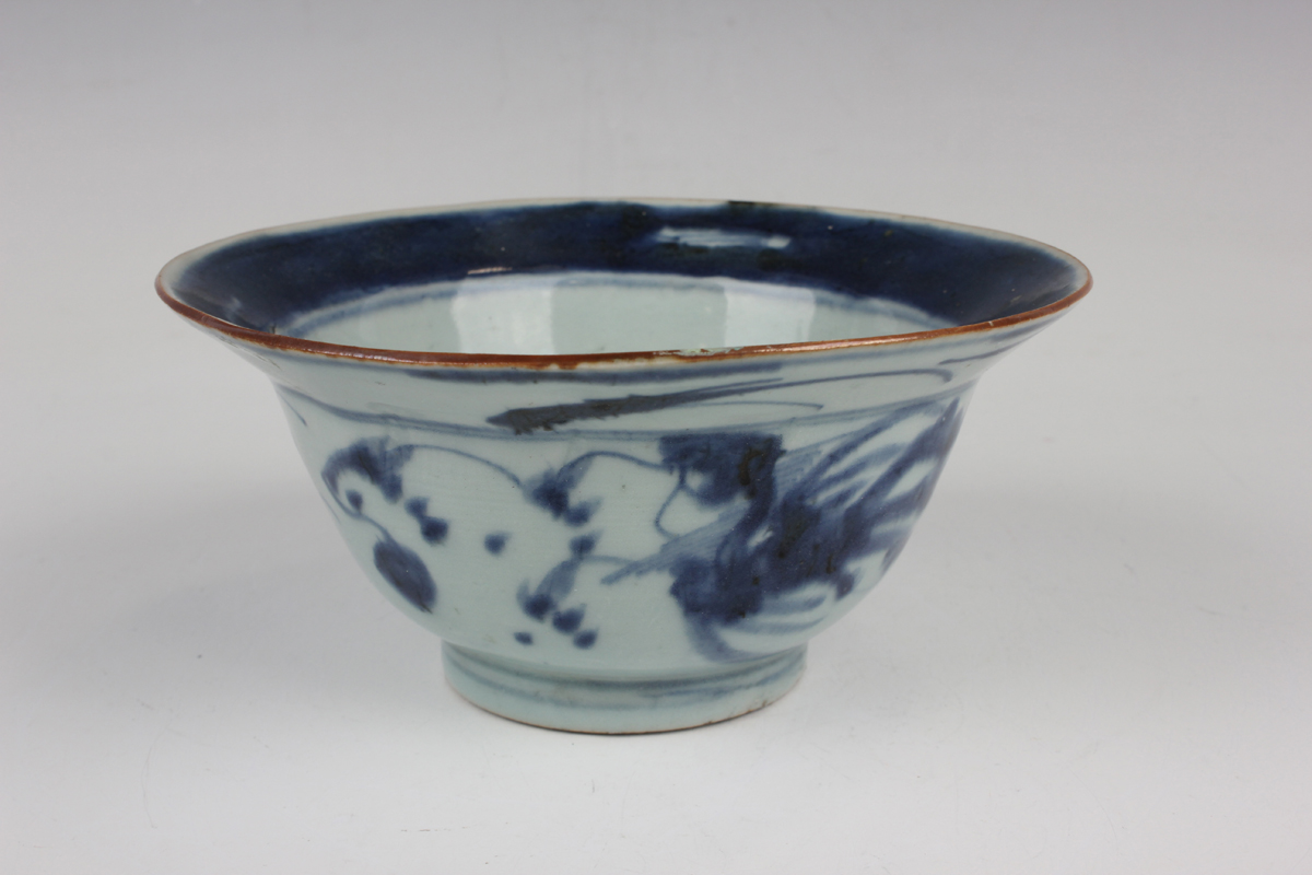 A small group of Chinese blue and white export porcelain, 18th century and later, including a - Image 13 of 32