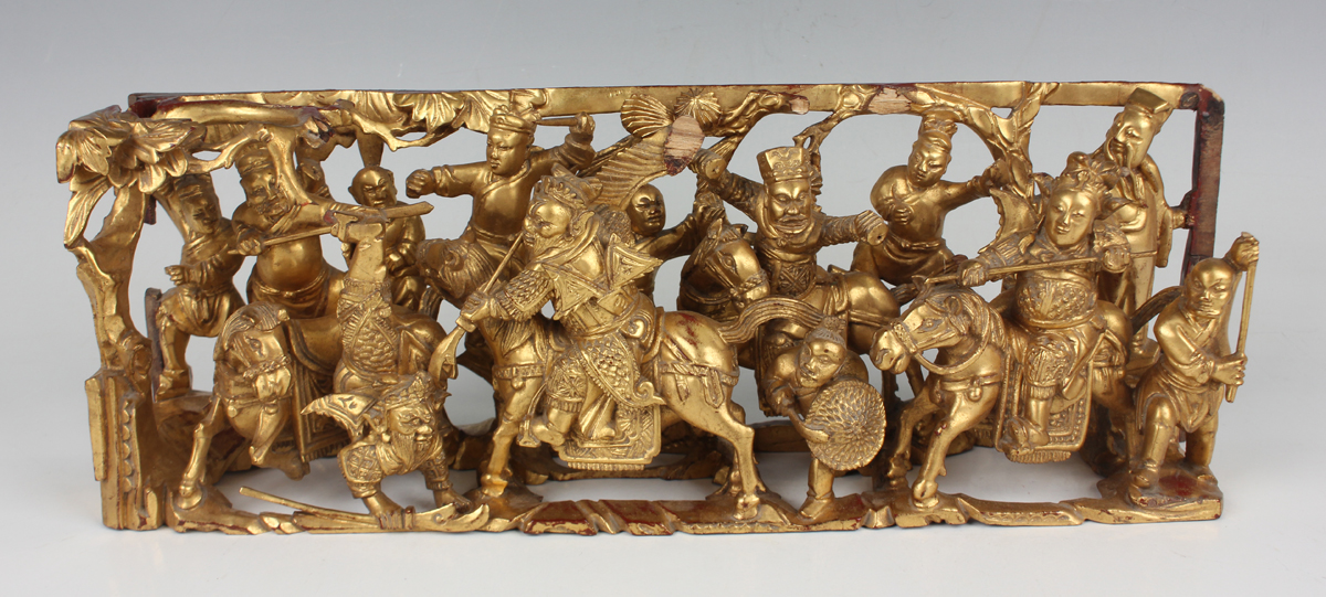 A pair of Chinese carved and pierced giltwood panels, early 20th century, each depicting battle - Image 13 of 22
