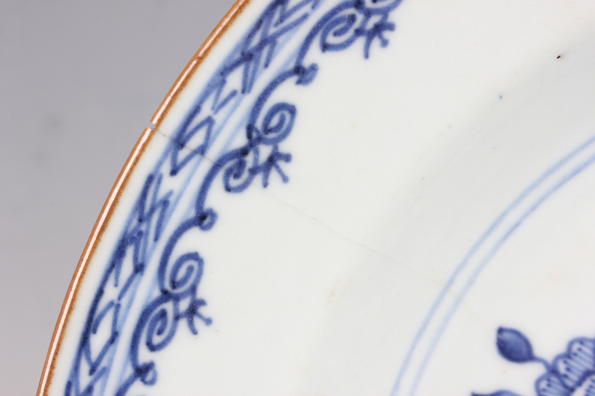 A pair of Chinese blue and white export porcelain octagonal soup plates, Qianlong period, each - Image 24 of 36
