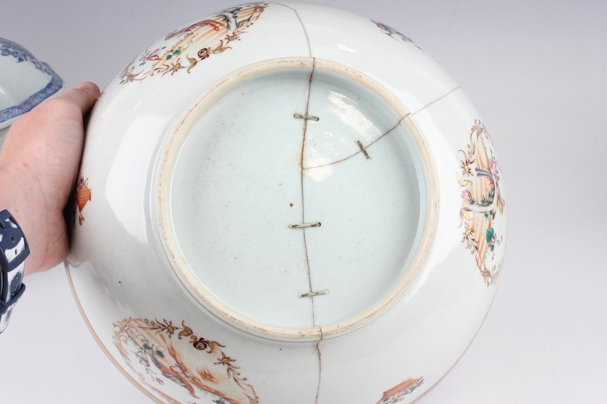 A collection of Chinese porcelain, 18th century and later, including a famille rose export punch - Image 38 of 44