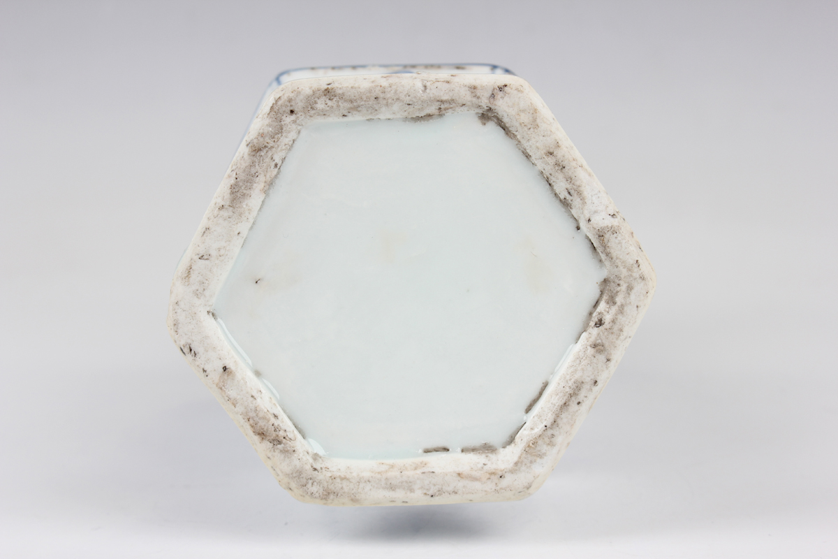 A Chinese blue and white export porcelain vase, Kangxi period, of hexagonal double gourd shaped - Image 10 of 16