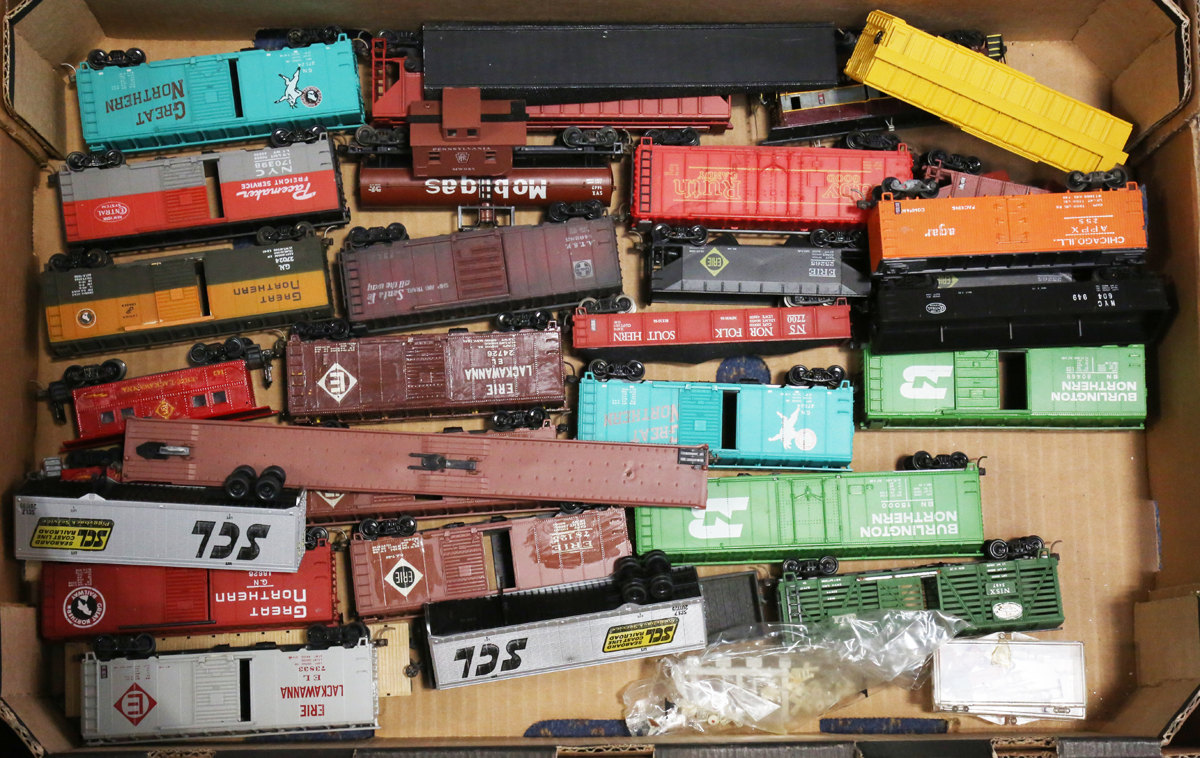 A collection of gauge HO American Outline locomotives, coaches, goods rolling stock and accessories, - Image 4 of 4