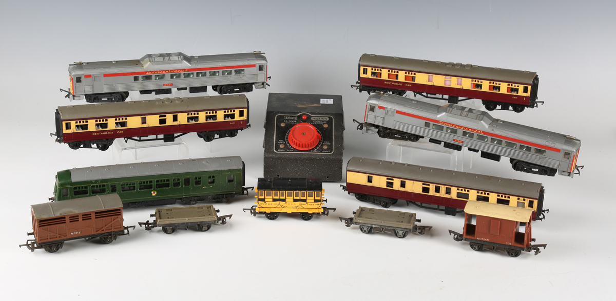 A collection of Tri-ang Railways gauge OO items, including locomotive 'Princess Victoria' and
