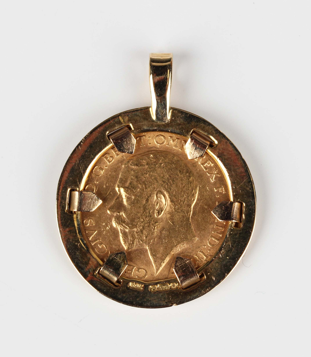 A George V half-sovereign 1913 in a 9ct gold pendant mount, weight 6.3g, length 3cm.Buyer’s - Image 2 of 2