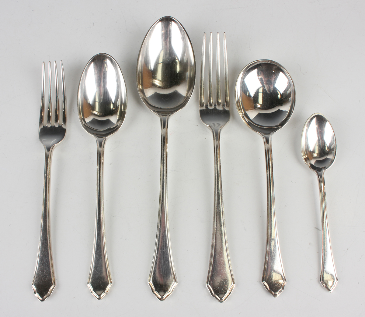 A Mappin & Webb part canteen of plated Pembury pattern cutlery, comprising five tablespoons,