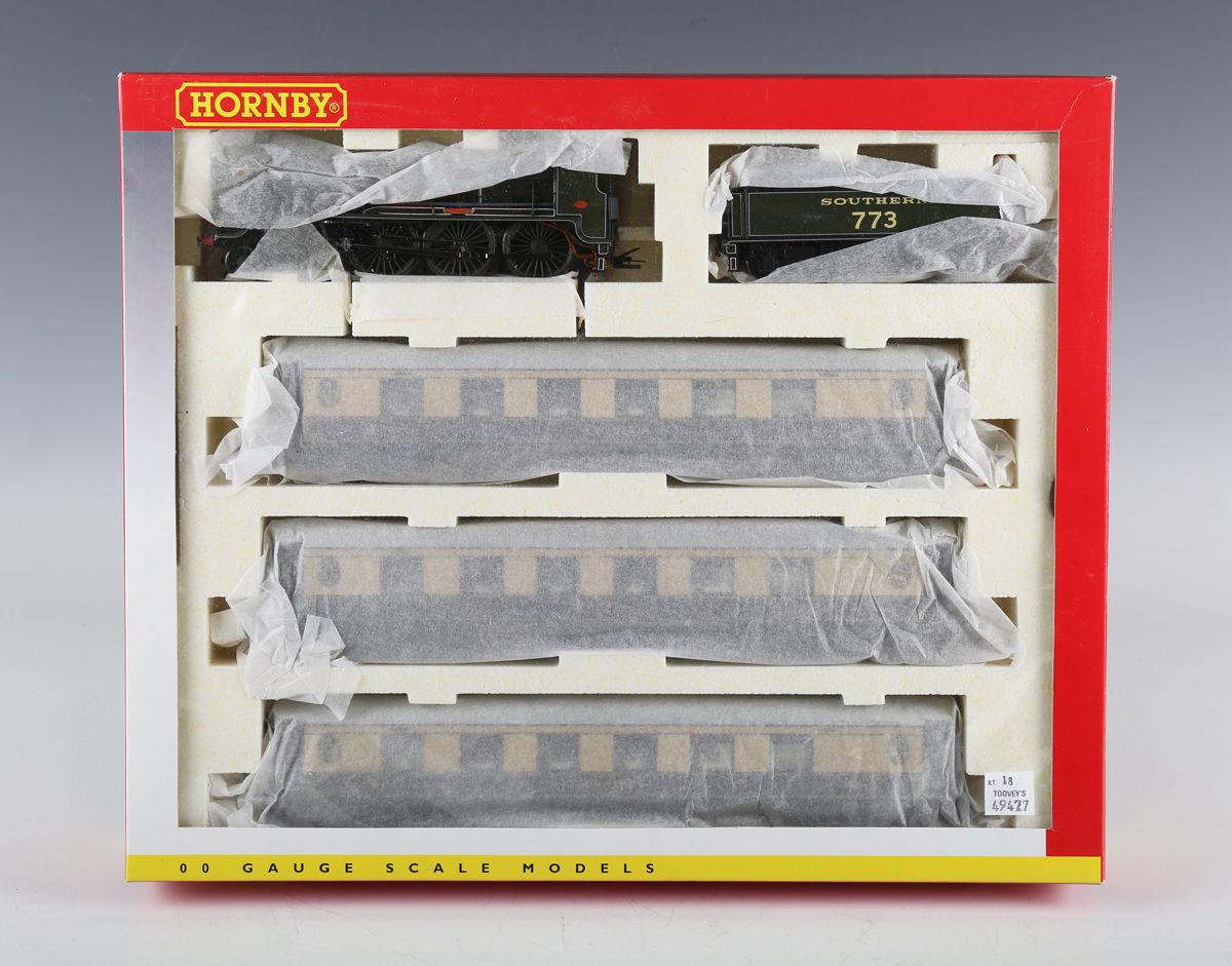 A Hornby gauge OO R.2797M The White Pullman train pack, boxed with instructions and certificate, all