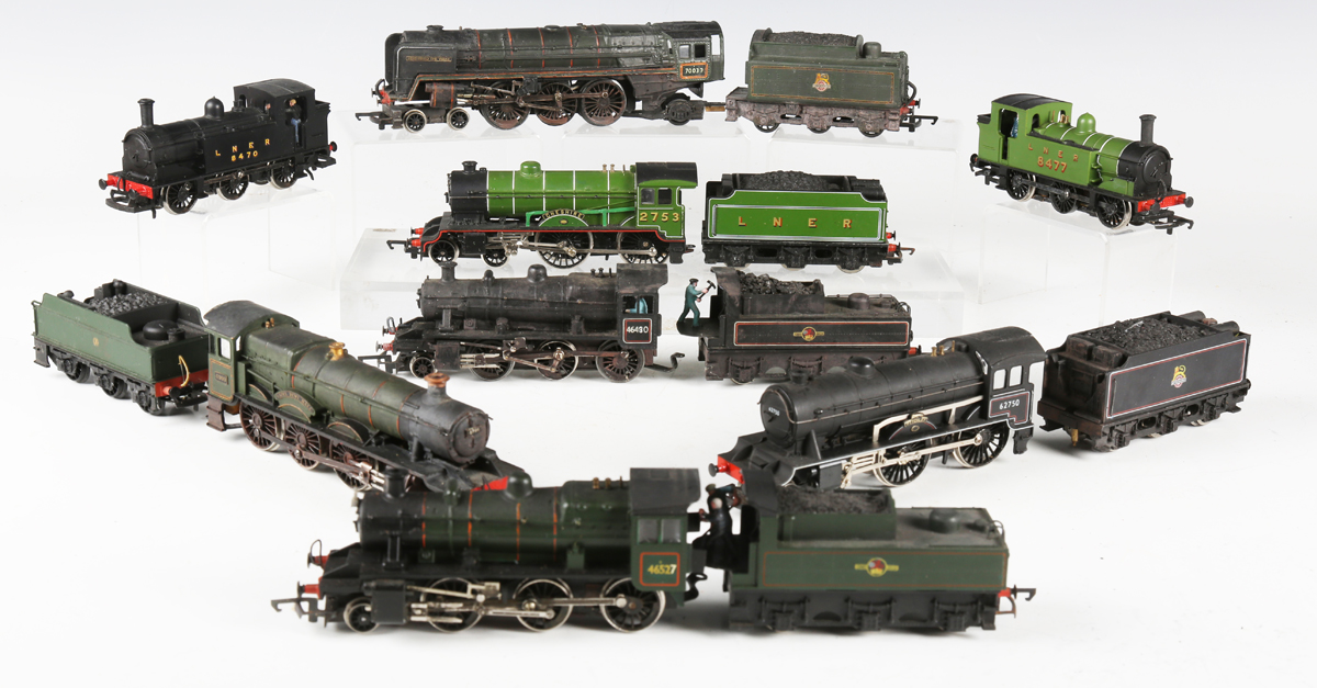 A collection of Hornby gauge OO steam locomotives, tenders and tank locomotives, various liveries, - Image 9 of 18