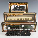 A small collection of Mainline Railways gauge OO items, including No. 37089 locomotive 'Leander' and