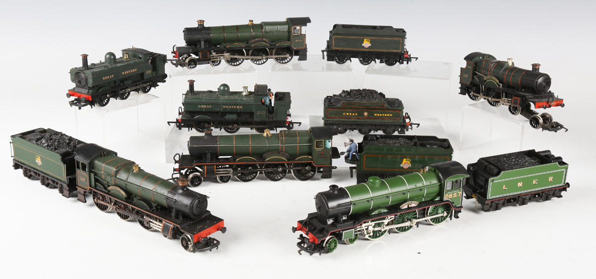 A collection of Hornby gauge OO steam locomotives, tenders and tank locomotives, various liveries, - Image 14 of 18