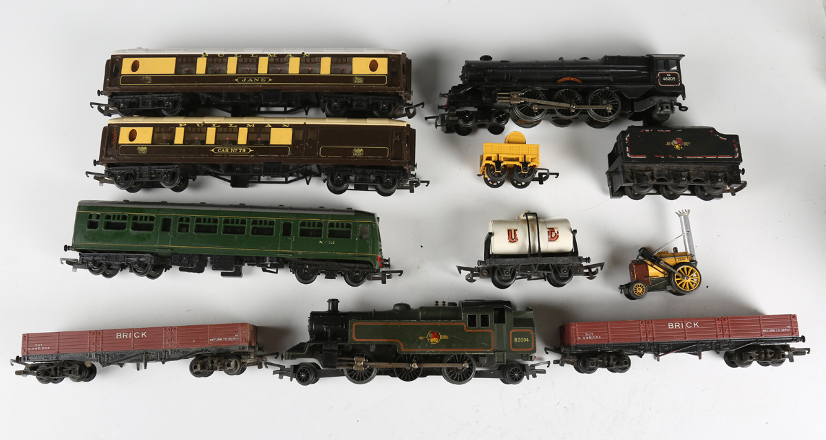 A collection of Tri-ang Railways gauge OO items, including locomotive 'Princess Victoria' and - Image 3 of 3