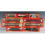 A collection of Hornby Railways gauge OO items, including diesel locomotive 'Western Courier', R.074