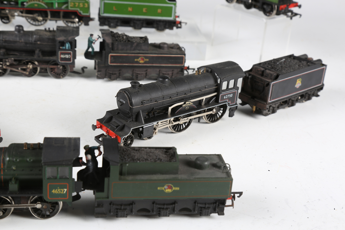 A collection of Hornby gauge OO steam locomotives, tenders and tank locomotives, various liveries, - Image 5 of 18