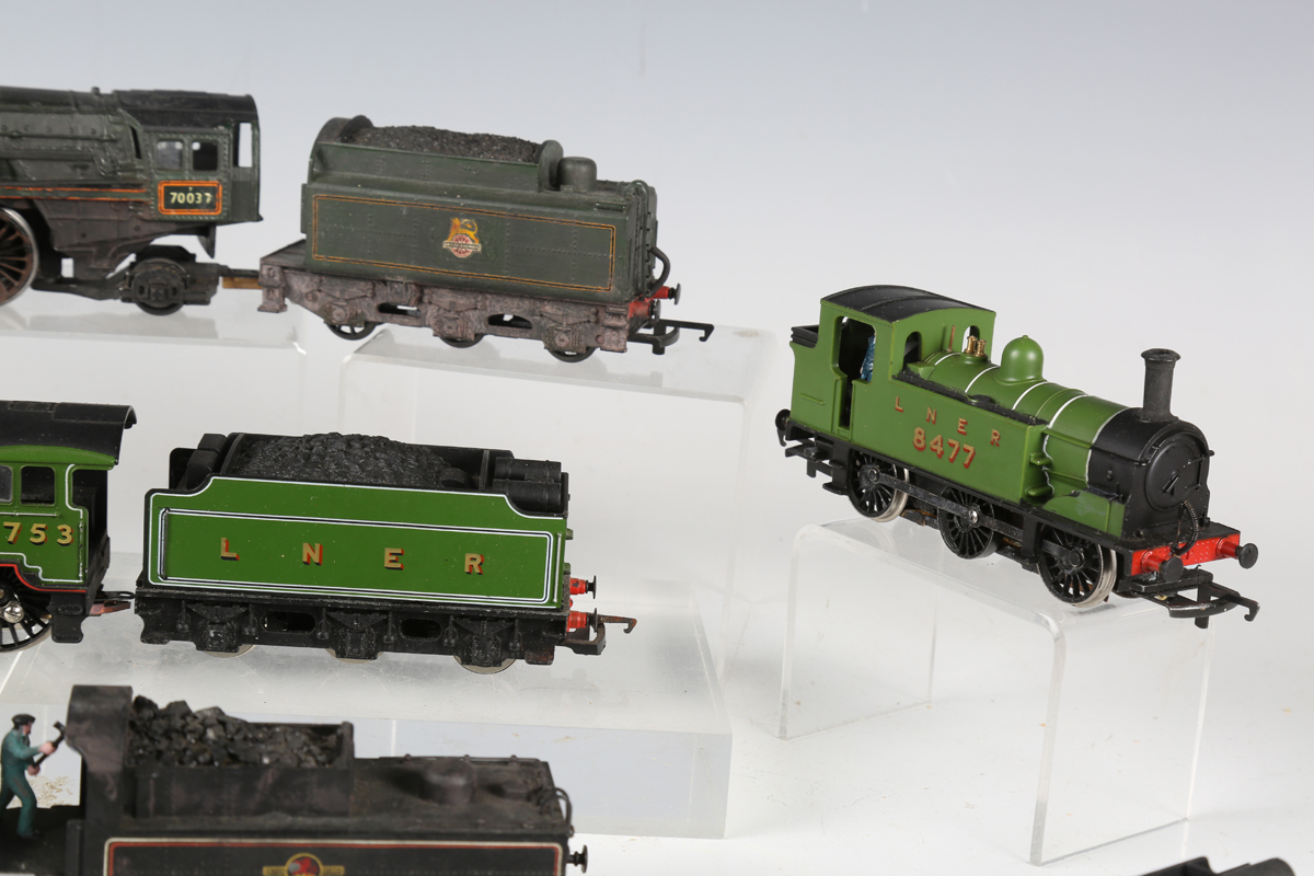 A collection of Hornby gauge OO steam locomotives, tenders and tank locomotives, various liveries, - Image 8 of 18