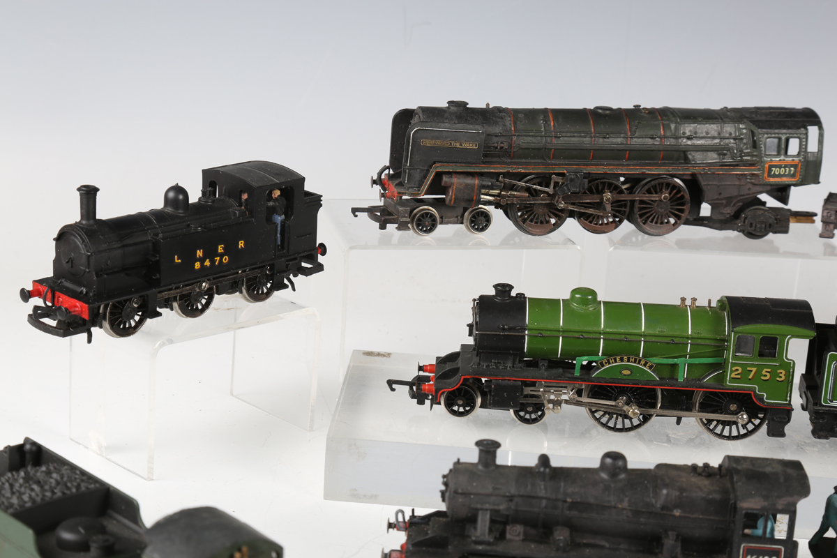 A collection of Hornby gauge OO steam locomotives, tenders and tank locomotives, various liveries, - Image 7 of 18