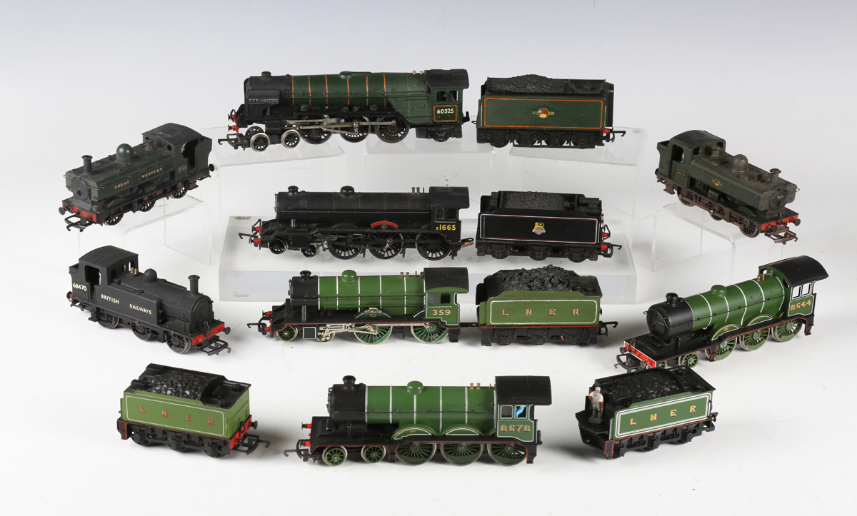 A collection of Hornby gauge OO steam locomotives, tenders and tank locomotives, various liveries,