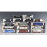 A small collection of Electrotren gauge HO railway items, including No. 2140 Autorail ABJ-3 de la