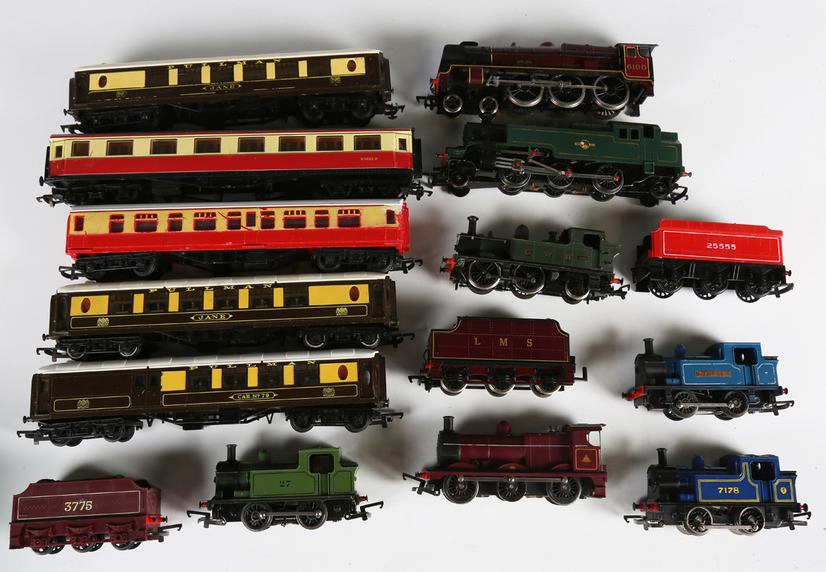 A collection of gauge OO railway items, including Hornby R.2827 Schools Class locomotive ' - Image 2 of 5