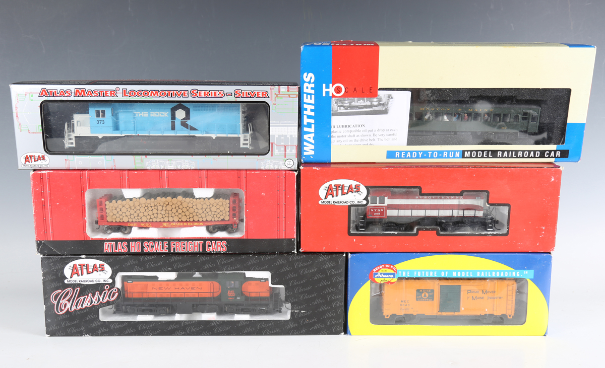 A small collection of American Outline gauge HO railway items, comprising No. 8725 Atlas Alco S-2