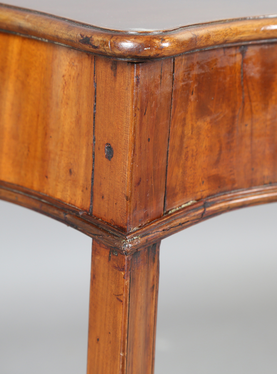 A George III mahogany serpentine front fold-over tea table, height 72cm, width 90cm, depth 44cm. - Image 4 of 6