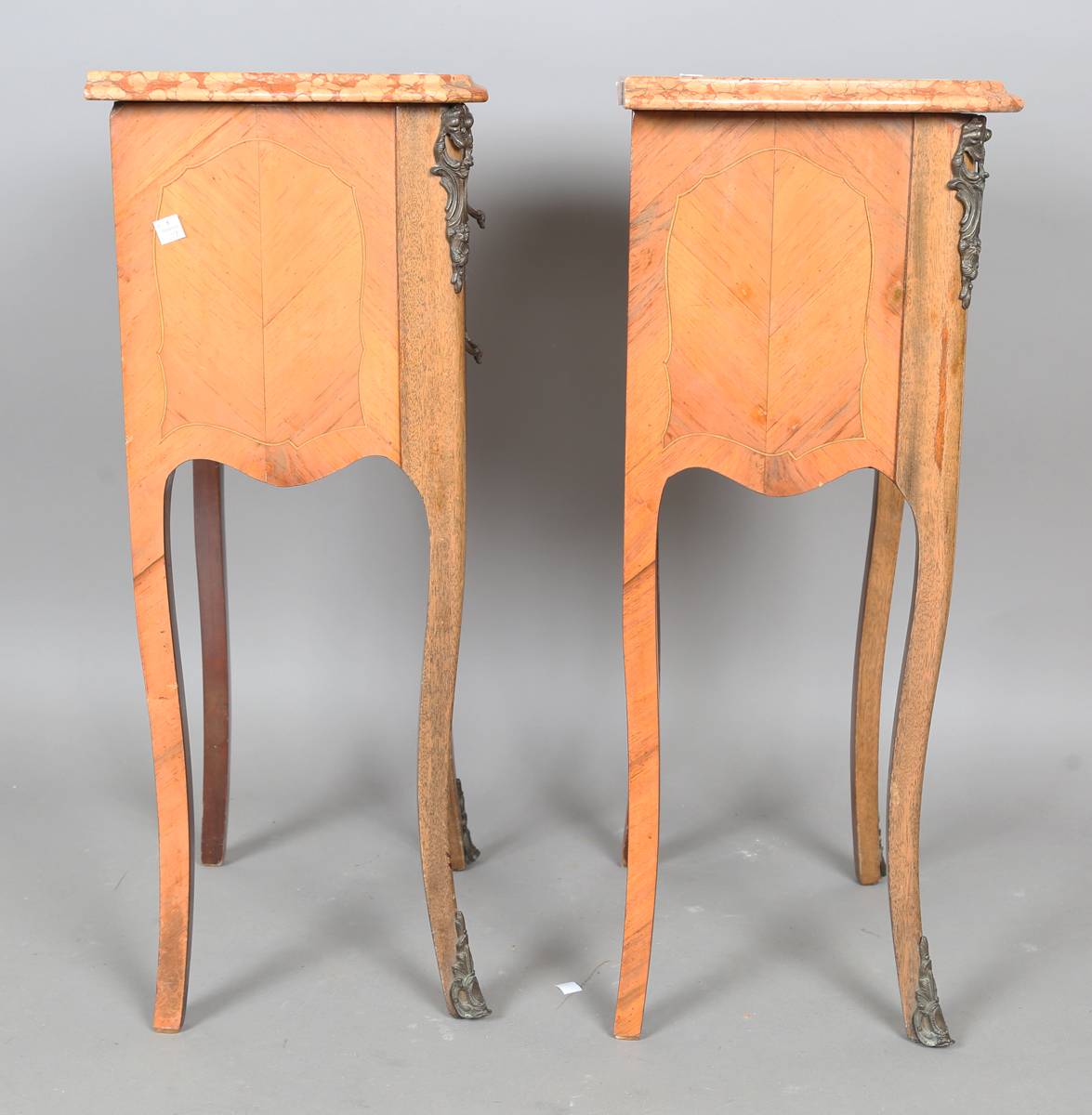 A pair of late 20th century French kingwood bedside chests with inlaid decoration, the marble tops - Image 2 of 10
