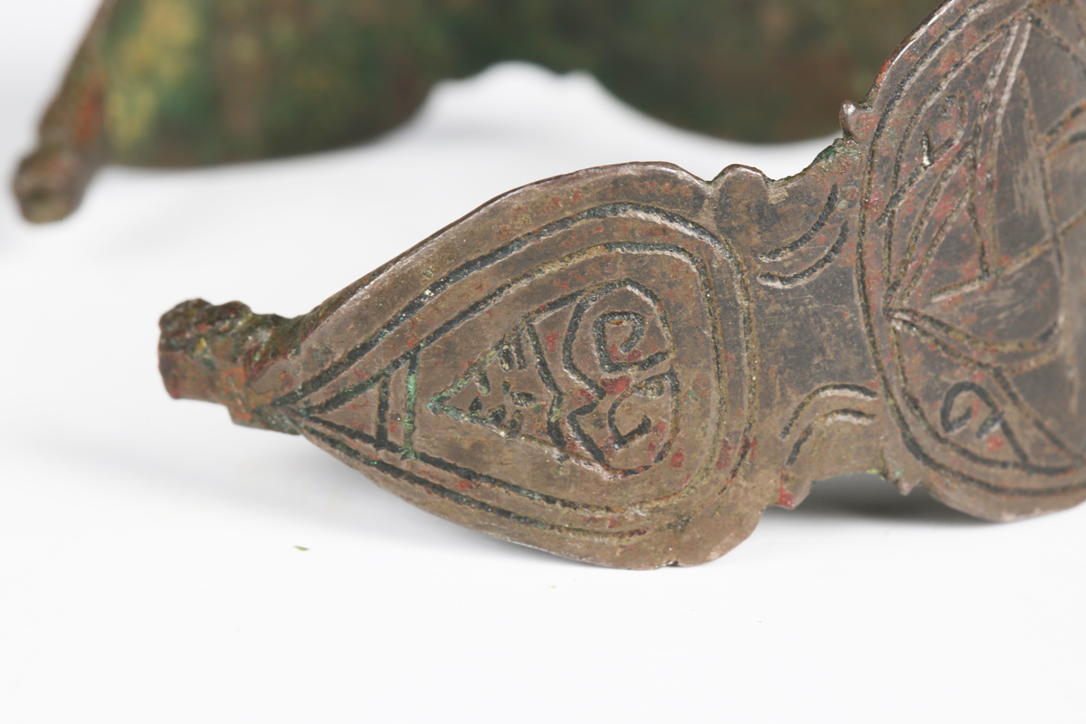 A European Saxon bronze bracelet, engraved with bird and geometric design, width 6.2cm. - Image 6 of 10