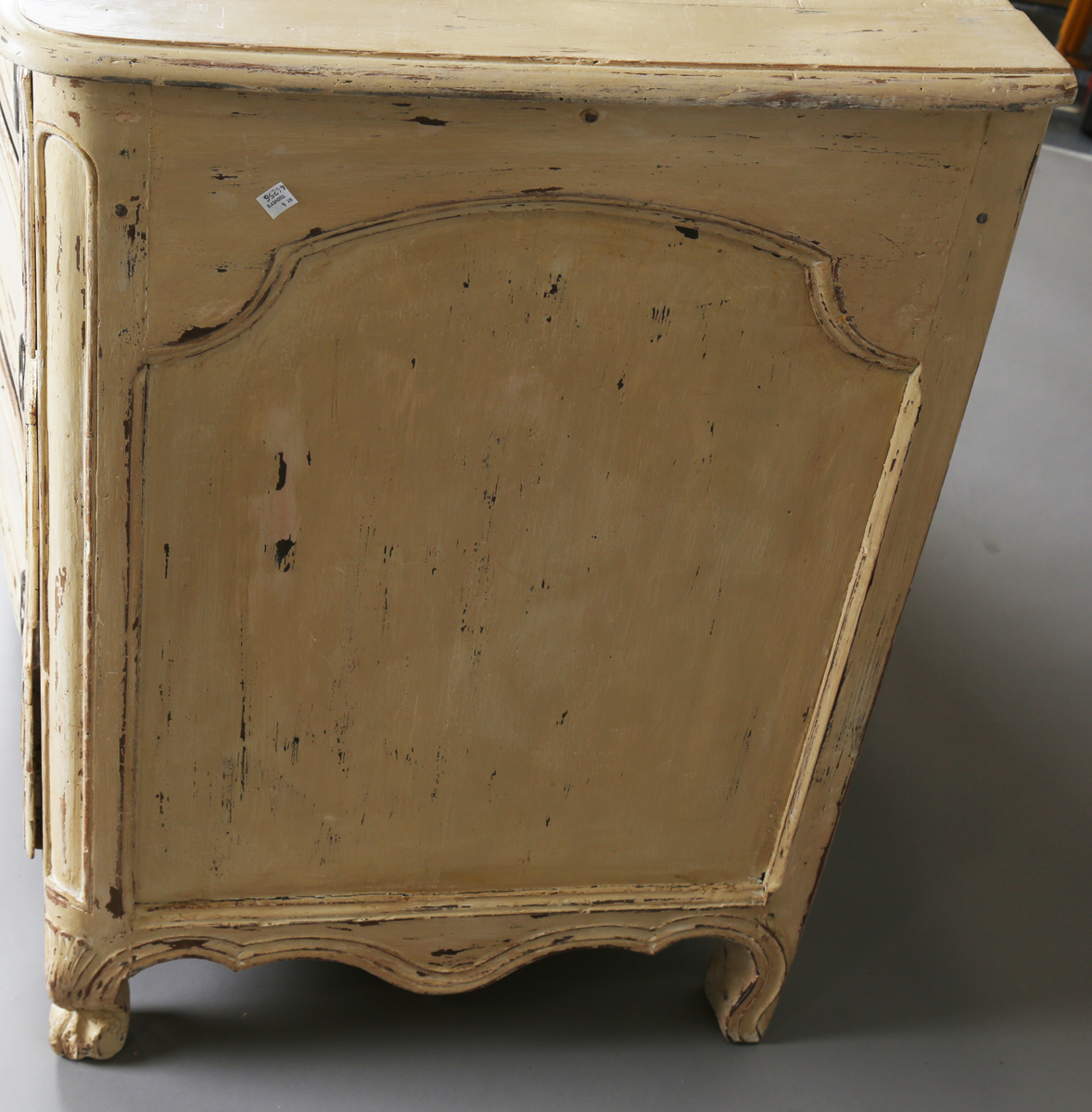 An 18th century French cream painted walnut serpentine fronted three-drawer commode, on carved squat - Image 4 of 11