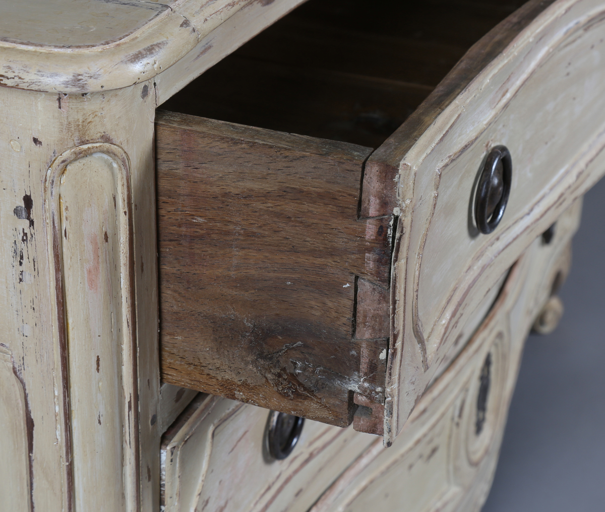 An 18th century French cream painted walnut serpentine fronted three-drawer commode, on carved squat - Image 7 of 11