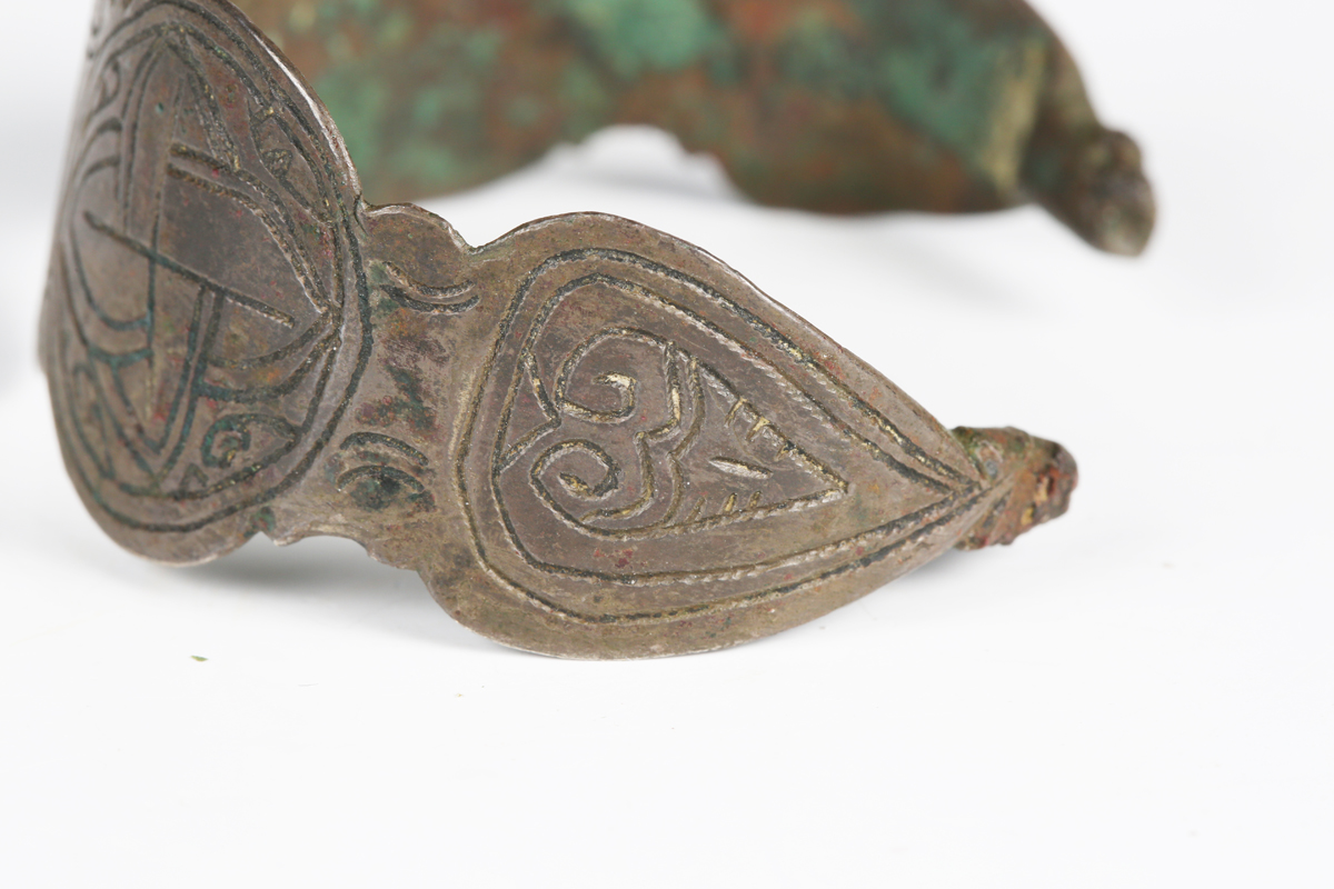 A European Saxon bronze bracelet, engraved with bird and geometric design, width 6.2cm. - Image 5 of 10