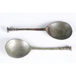 Two similar 17th century seal top spoons, each bowl bearing touchmark, length 15cm.Buyer’s Premium