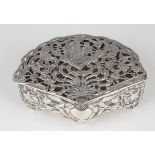 An Edwardian silver fan shaped box, the hinged lid cast and pierced with a Chinese lady seated in