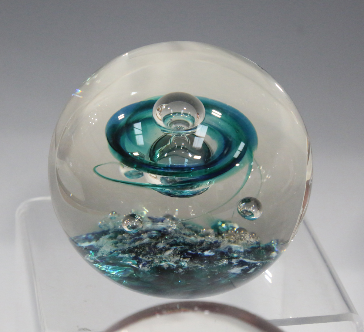 Twenty-two glass paperweights, including two limited edition Selkirk paperweights, comprising - Image 3 of 3