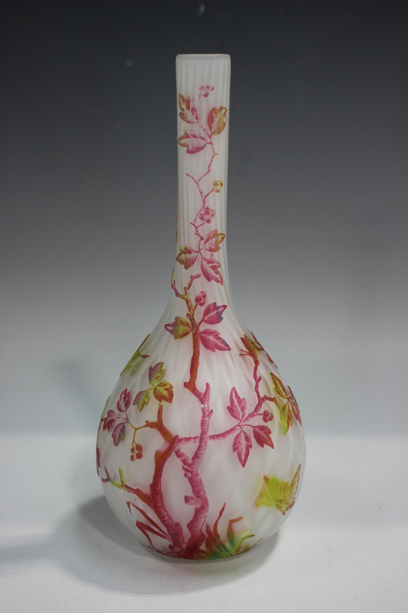 A Stevens & Williams satin glass diamond air trap cameo vase, probably finished by Thomas Webb, late