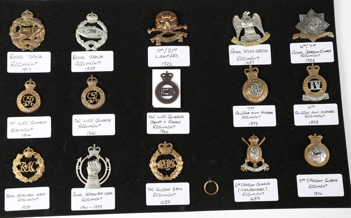A large collection of 20th century British military and other cap badges, including a silver Buffs - Image 2 of 19