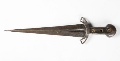 A 16th century Italian cinquedea dagger with double-edged triangular-section fullered blade, blade