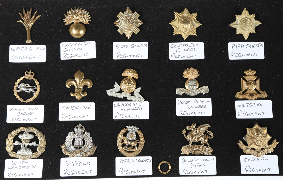 A large collection of 20th century British military and other cap badges, including a silver Buffs - Image 8 of 19