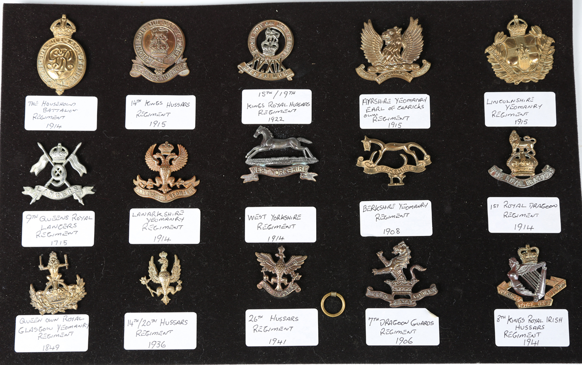 A large collection of 20th century British military and other cap badges, including a silver Buffs - Image 9 of 19