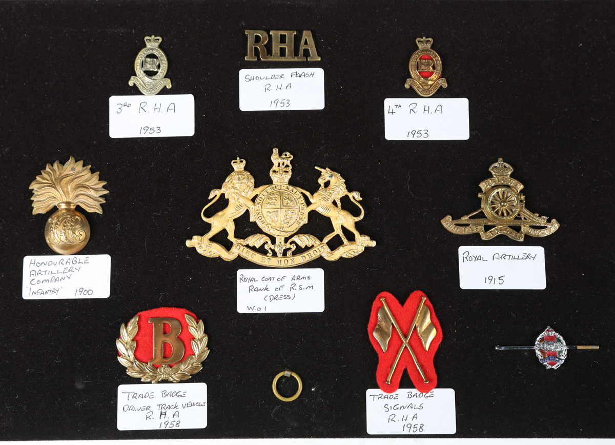 A large collection of 20th century British military and other cap badges, including a silver Buffs - Image 5 of 19