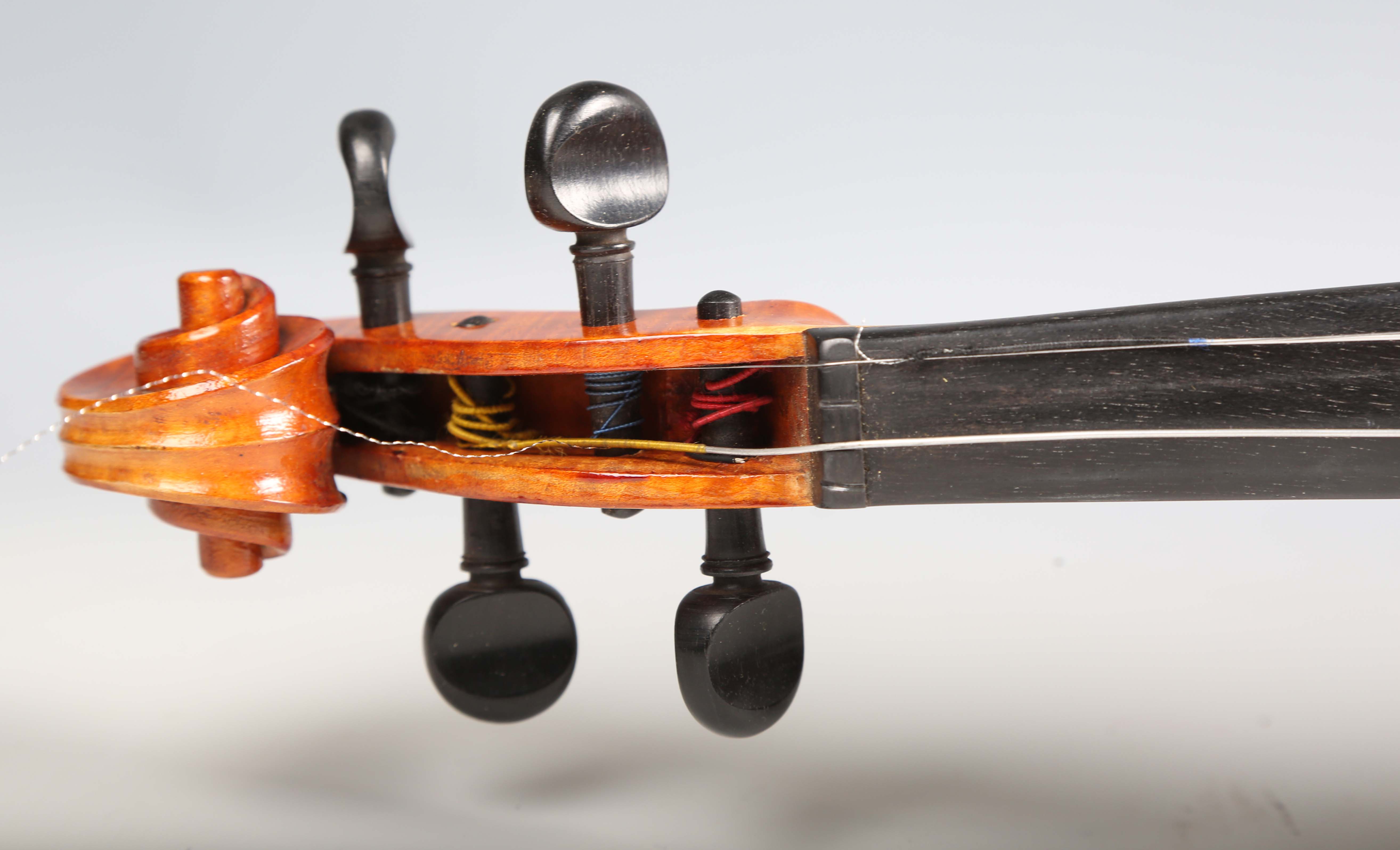An early 20th century English violin, bearing interior label detailed 'Haynes Fecit Anno 1926', with - Image 24 of 24