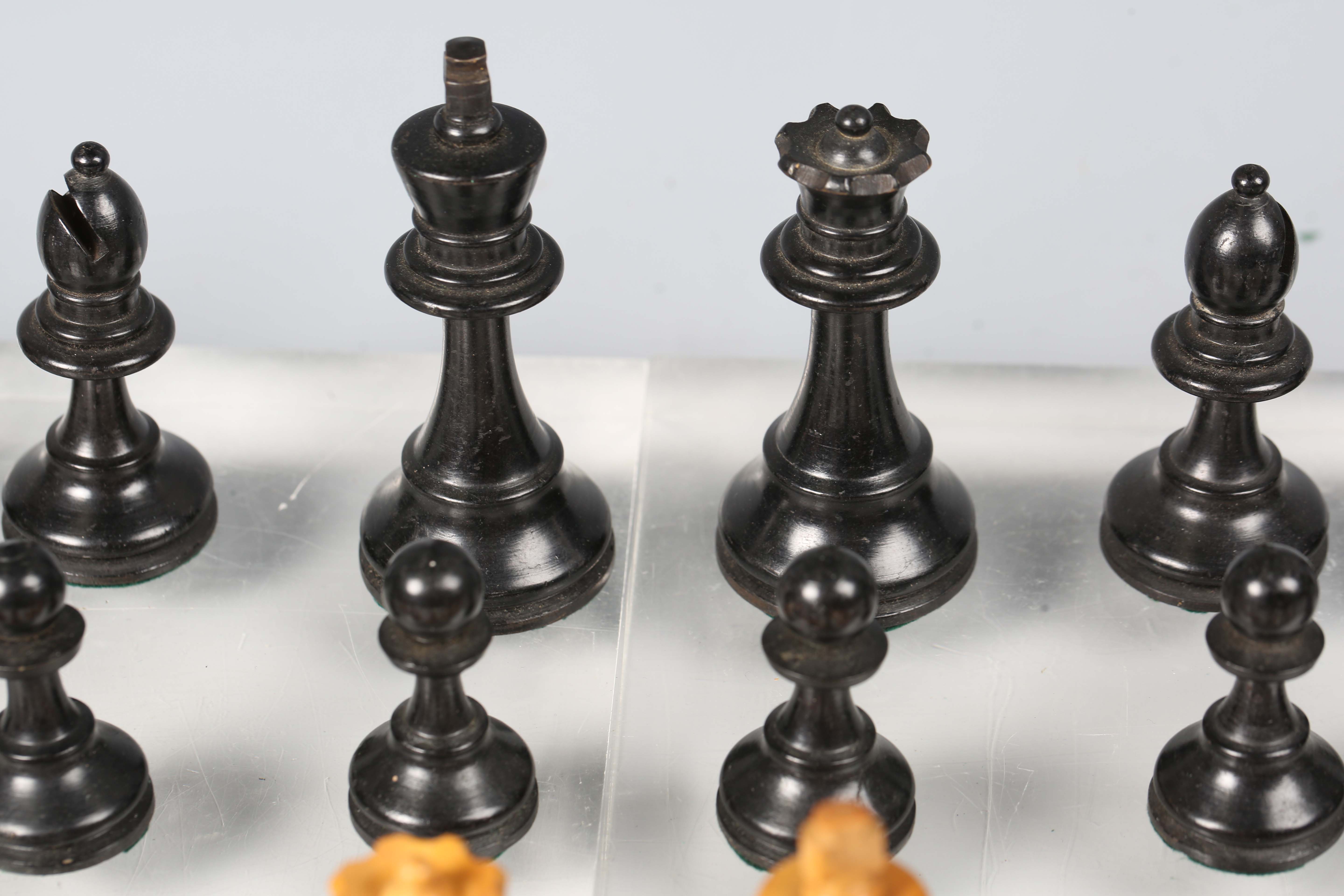 An early/mid-20th century boxwood and ebonized Staunton chess set with weighted bases, height of - Image 4 of 8