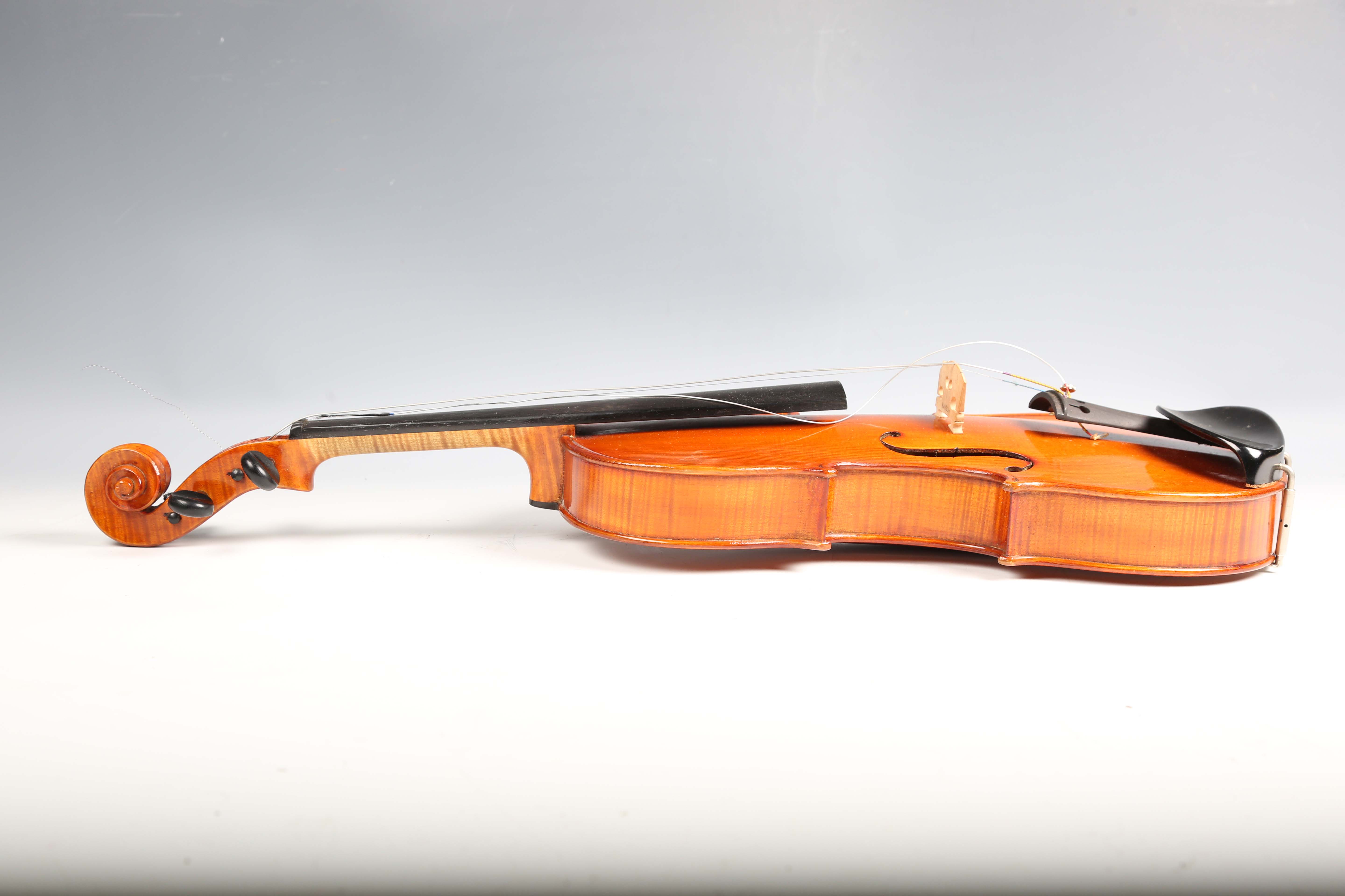 An early 20th century English violin, bearing interior label detailed 'Haynes Fecit Anno 1926', with - Image 20 of 24