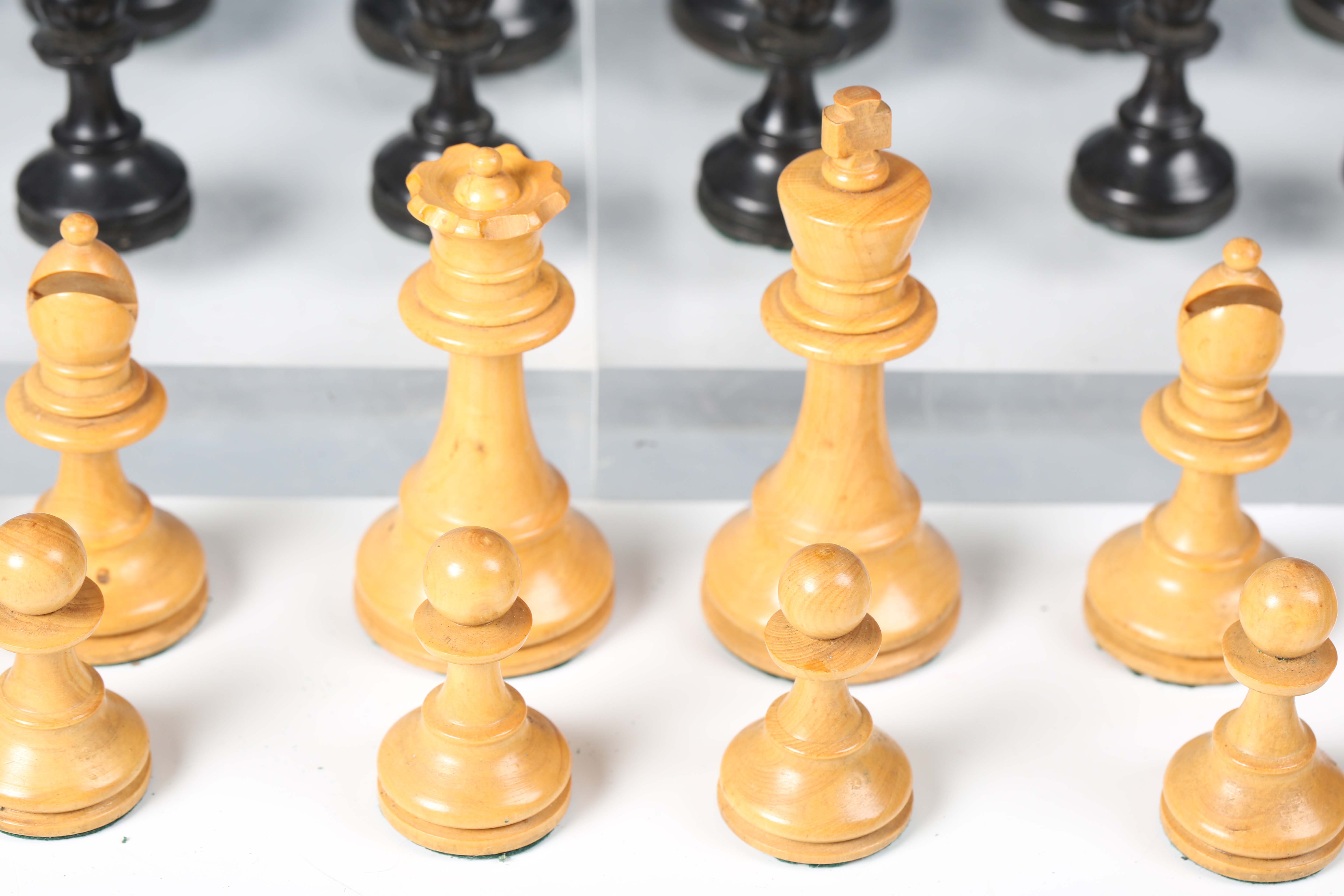 An early/mid-20th century boxwood and ebonized Staunton chess set with weighted bases, height of - Image 7 of 8