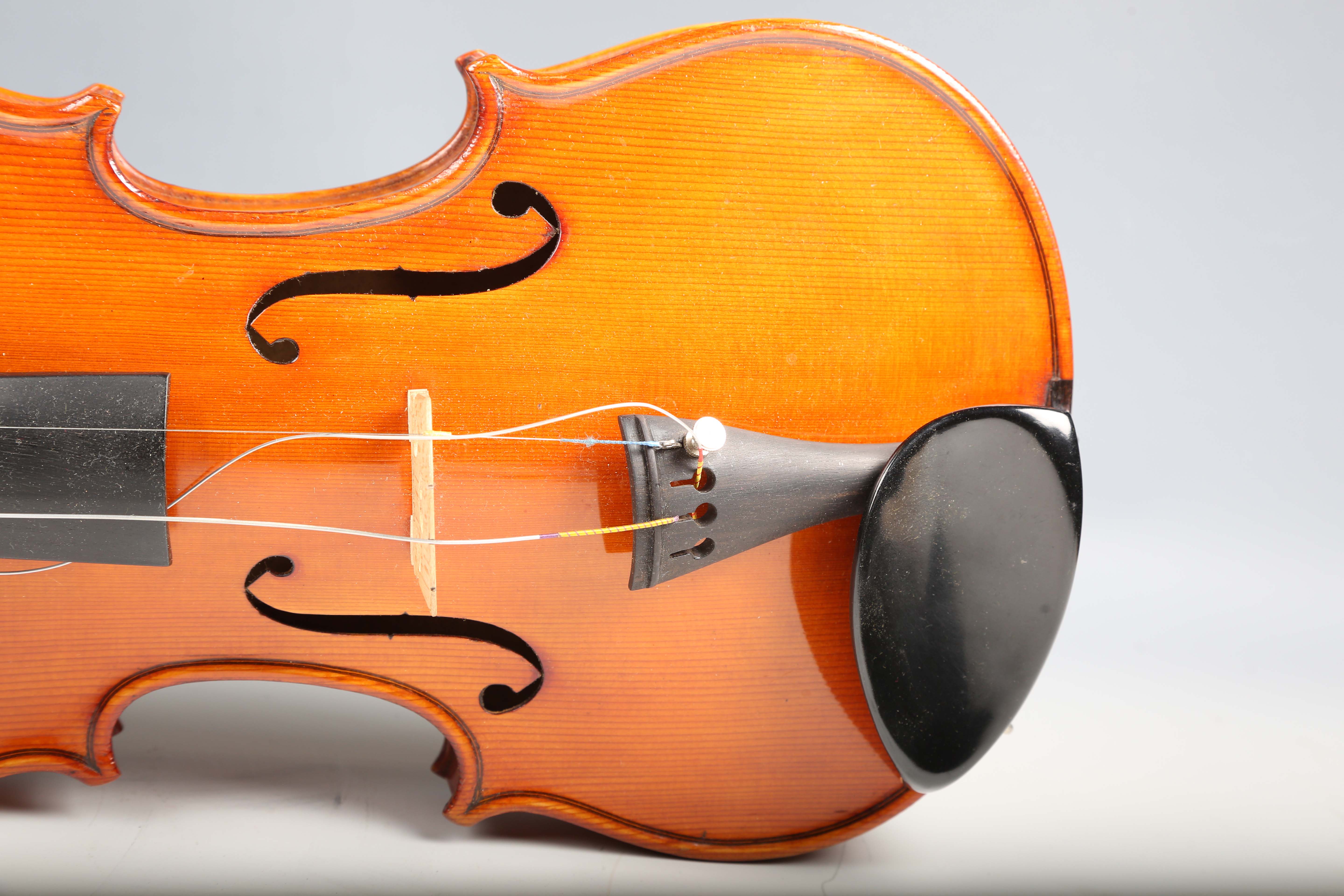 An early 20th century English violin, bearing interior label detailed 'Haynes Fecit Anno 1926', with - Image 21 of 24