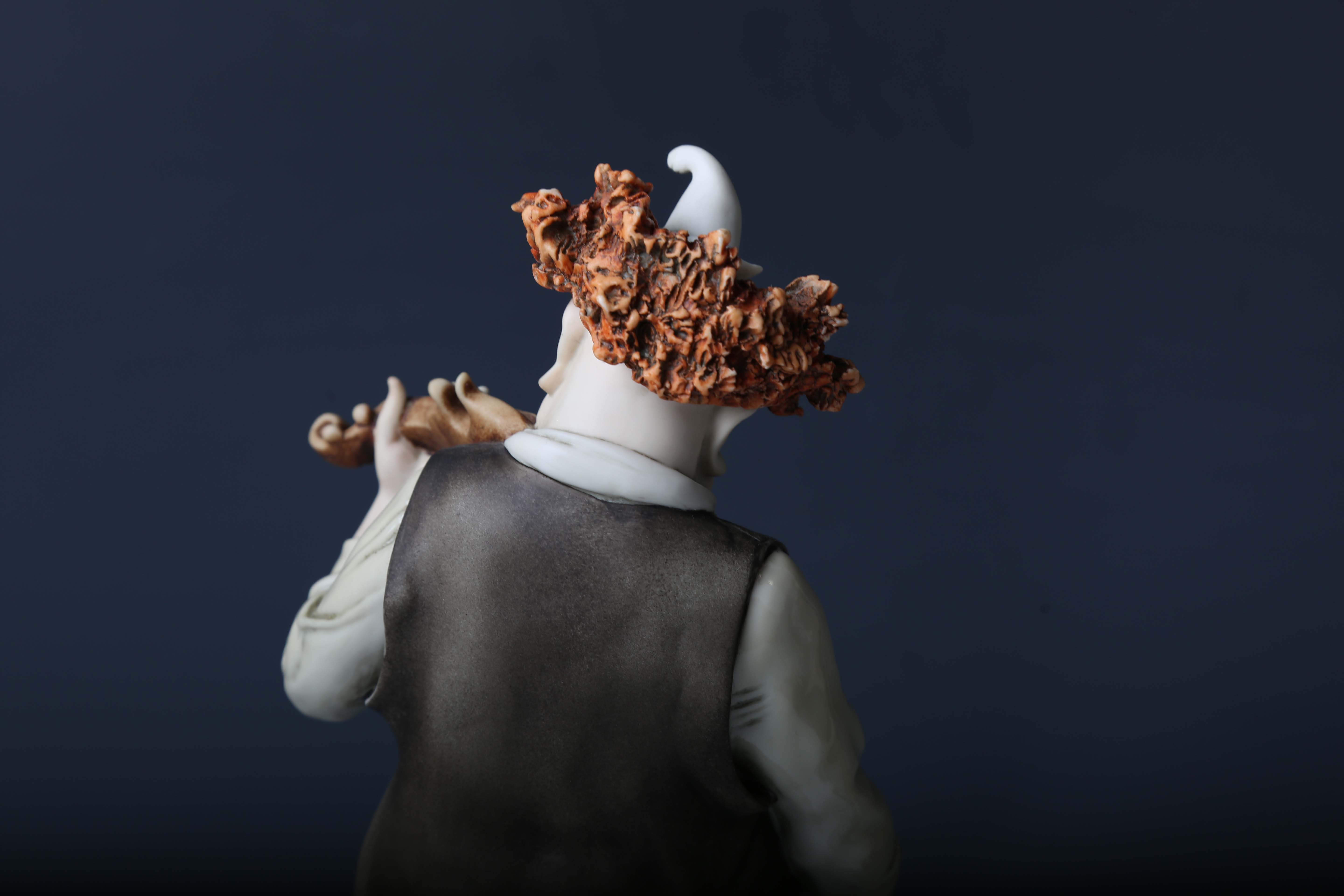 A group of three modern Italian resin figures by Florence, including 'The Happy Fiddler', height - Image 12 of 27
