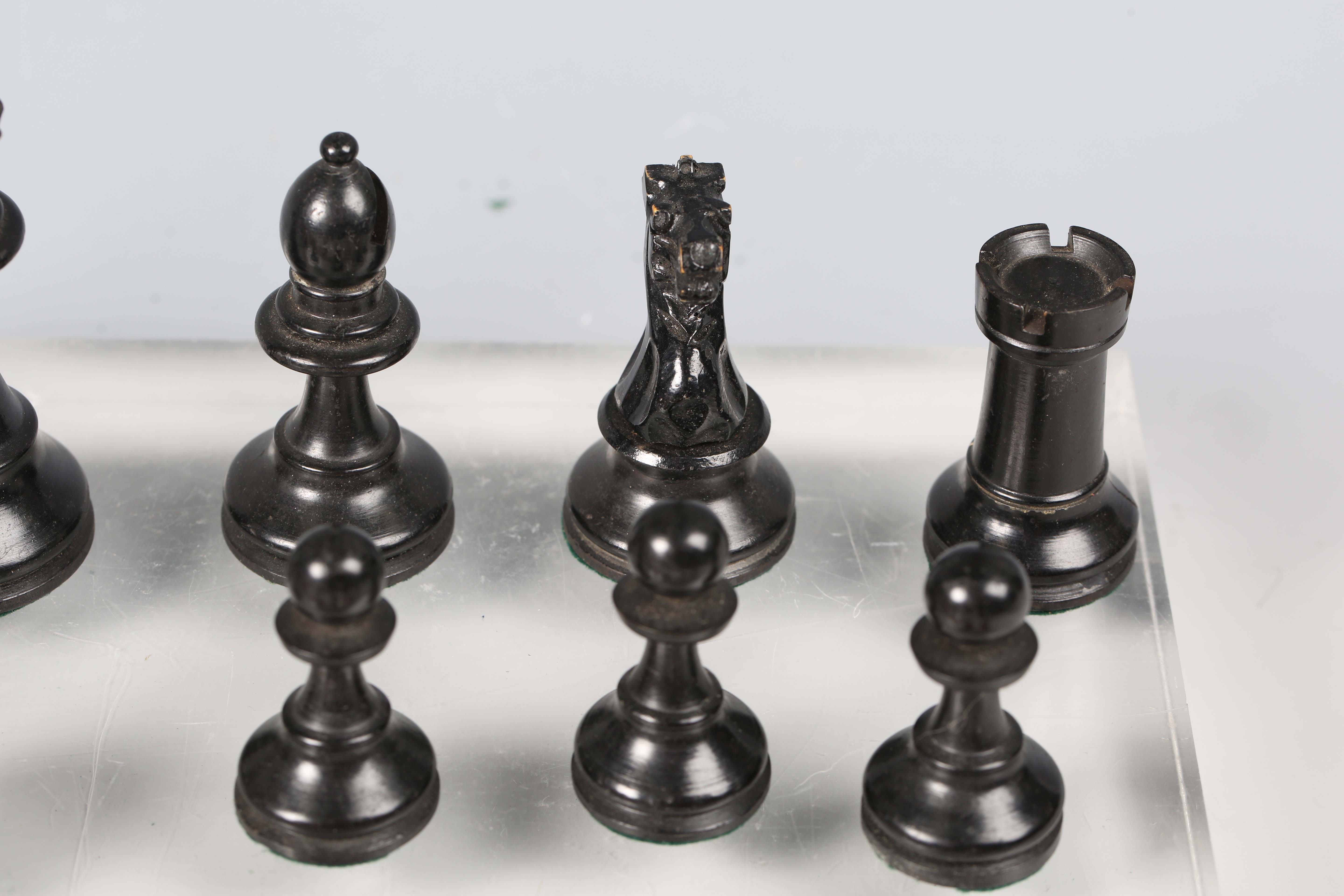 An early/mid-20th century boxwood and ebonized Staunton chess set with weighted bases, height of - Image 5 of 8