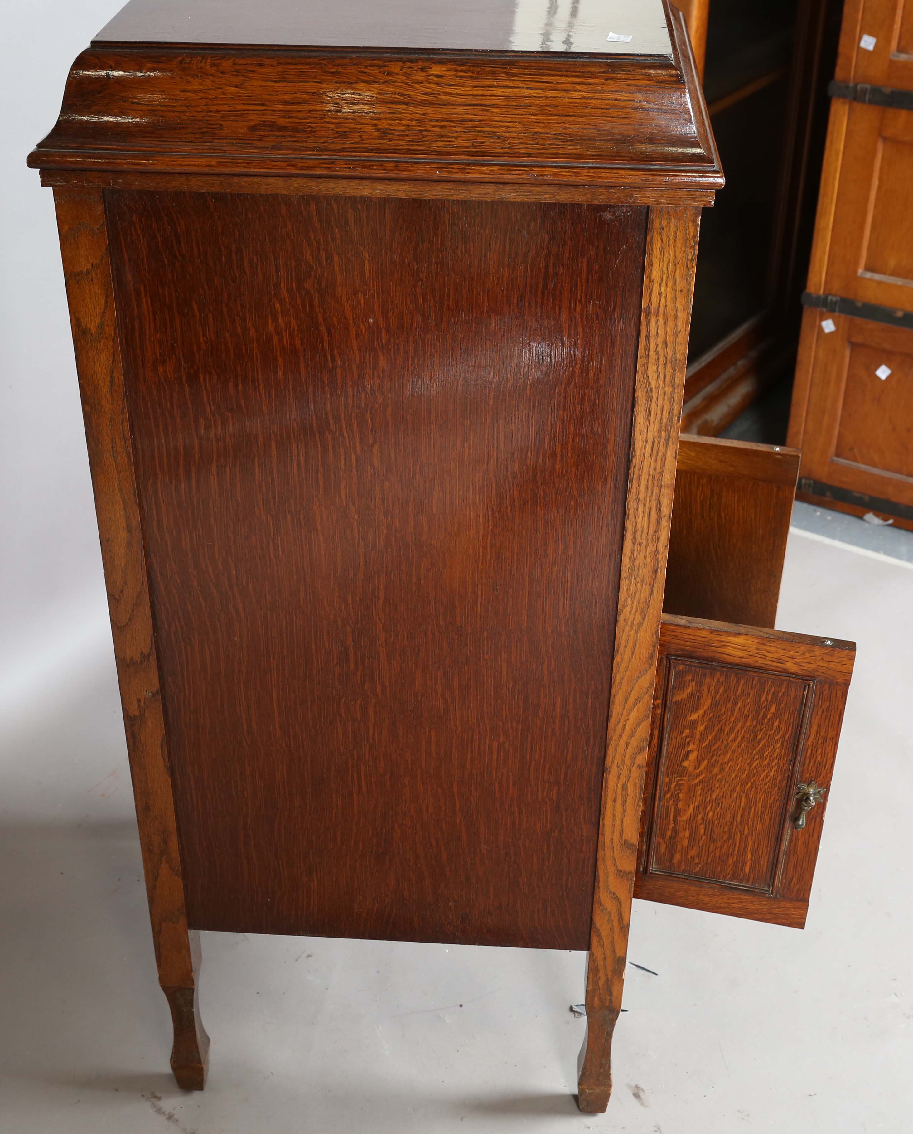 A George V oak cased gramophone on shaped supports, width 46cm.Buyer’s Premium 29.4% (including - Image 3 of 9