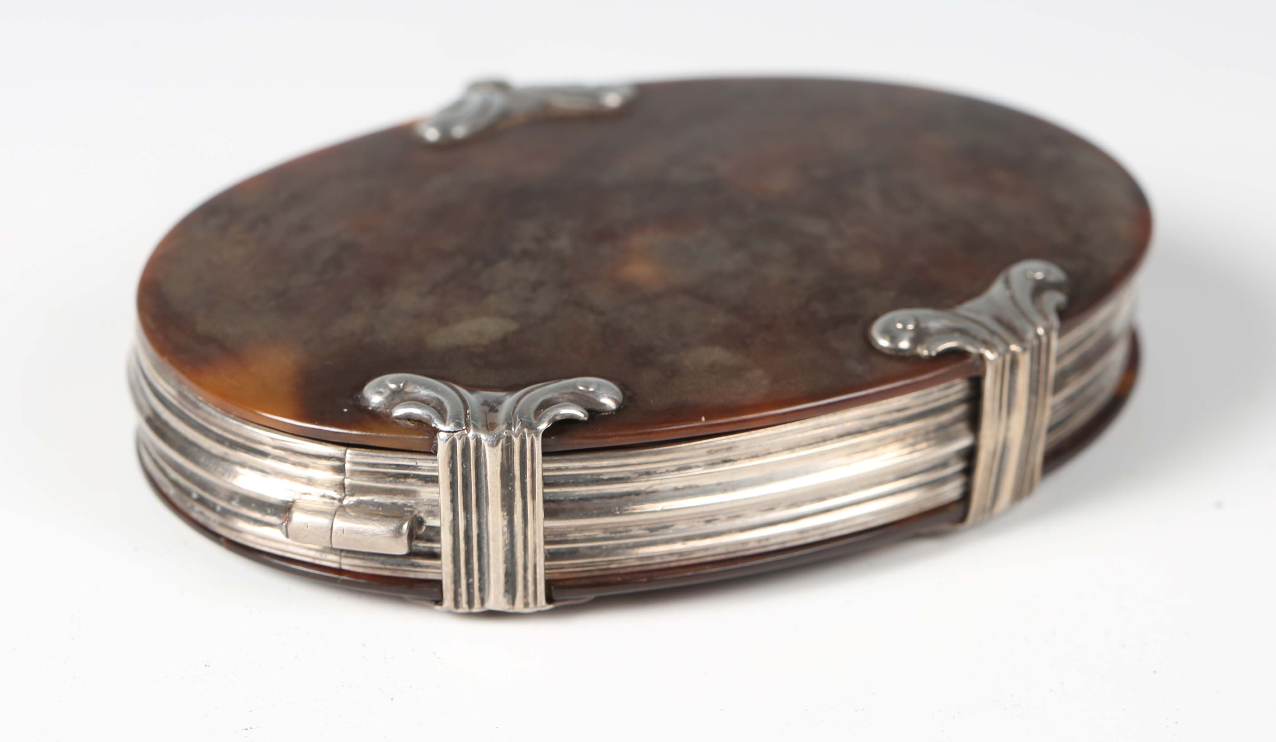 An early 19th century tortoiseshell and silver mounted oval magnifying lens, length 8cm, together - Image 4 of 10