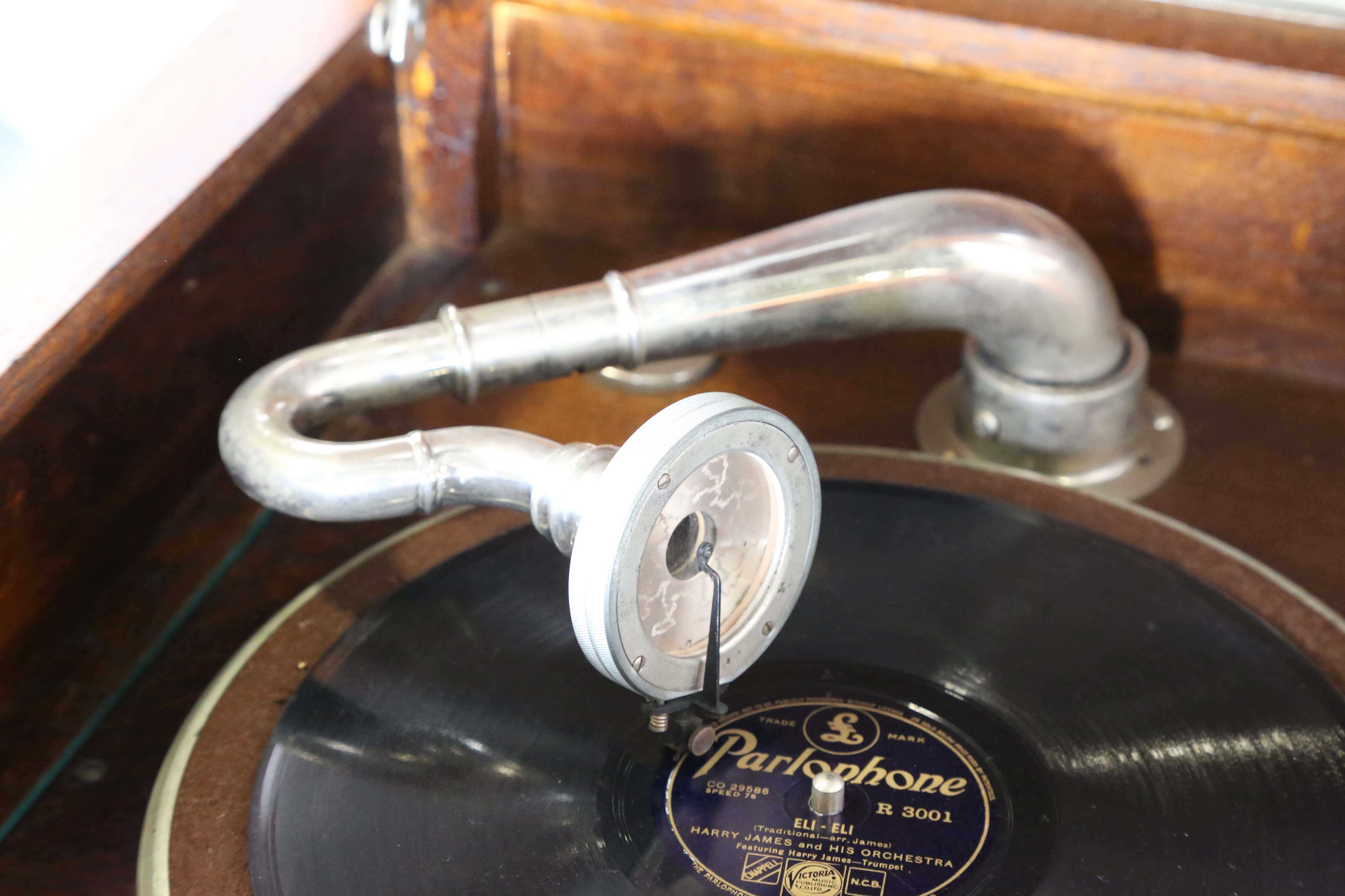 A George V oak cased gramophone on shaped supports, width 46cm.Buyer’s Premium 29.4% (including - Image 7 of 9