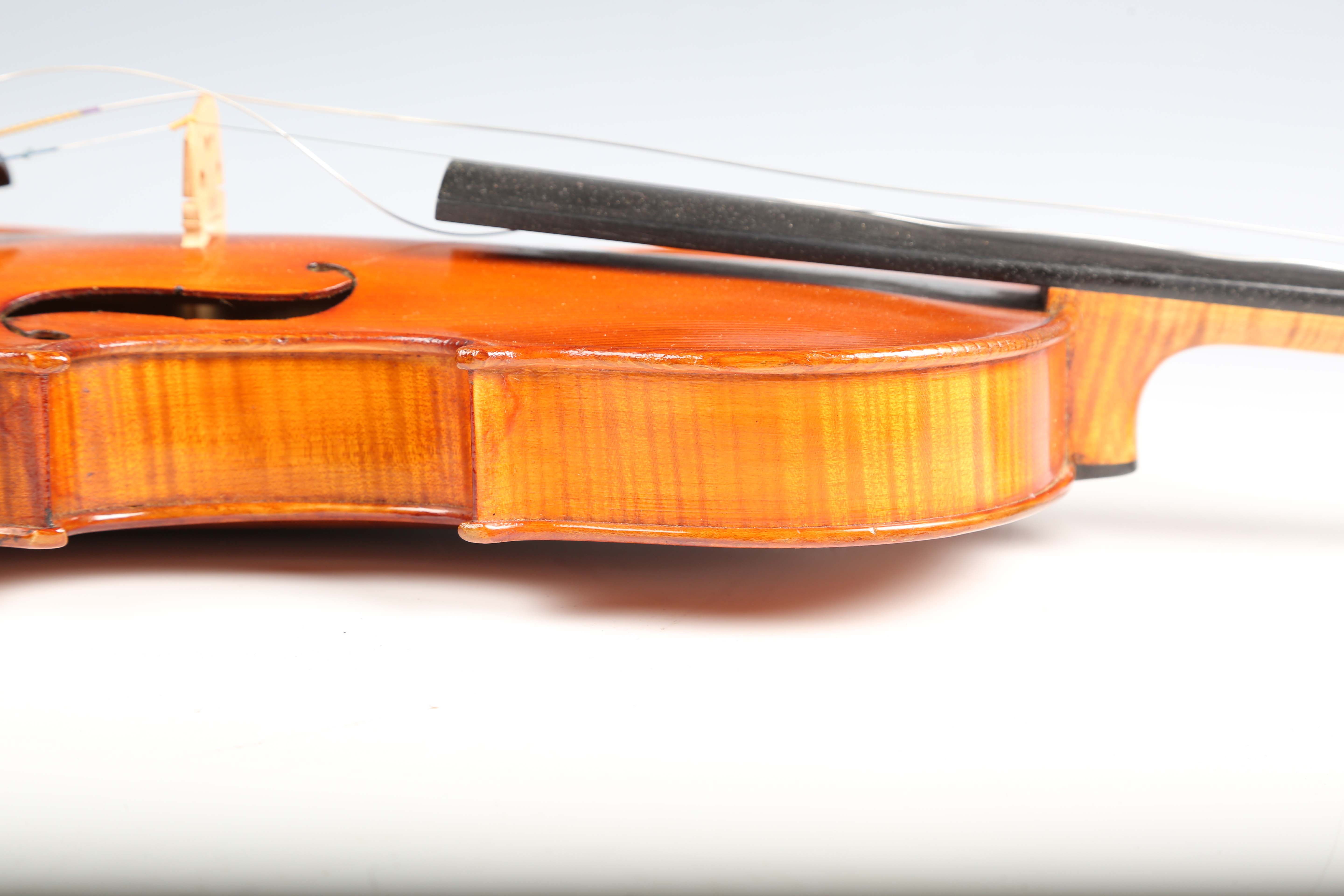 An early 20th century English violin, bearing interior label detailed 'Haynes Fecit Anno 1926', with - Image 12 of 24